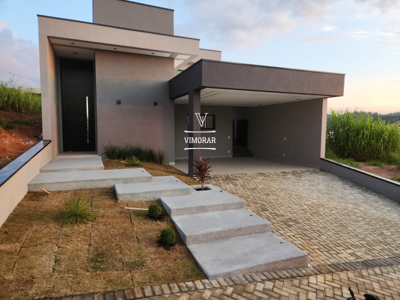 Casa em condomínio 3 suítes + 4 vagas de garagem - Bragança Paulista - 