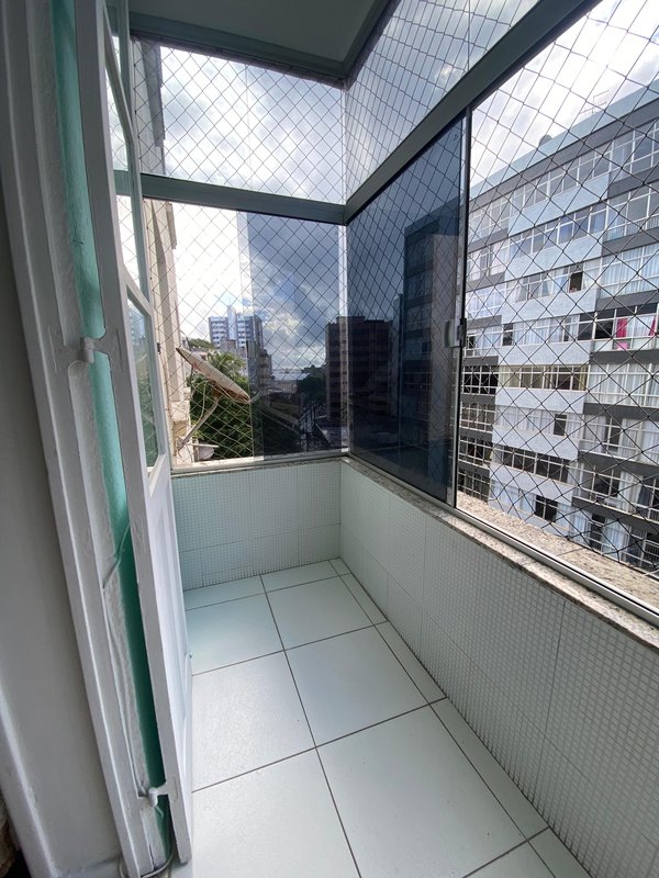 APARTAMENTO 2 QUARTOS SUÍTE VARANDA ÁREA DE SERVIÇO GARAGEM À VENDA NA BARRA! Rua Marquês de Caravelas Salvador - 