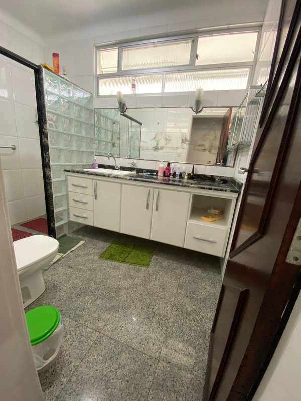 APARTAMENTO 2 QUARTOS SUÍTE VARANDA ÁREA DE SERVIÇO GARAGEM À VENDA NA BARRA! Rua Marquês de Caravelas Salvador - 
