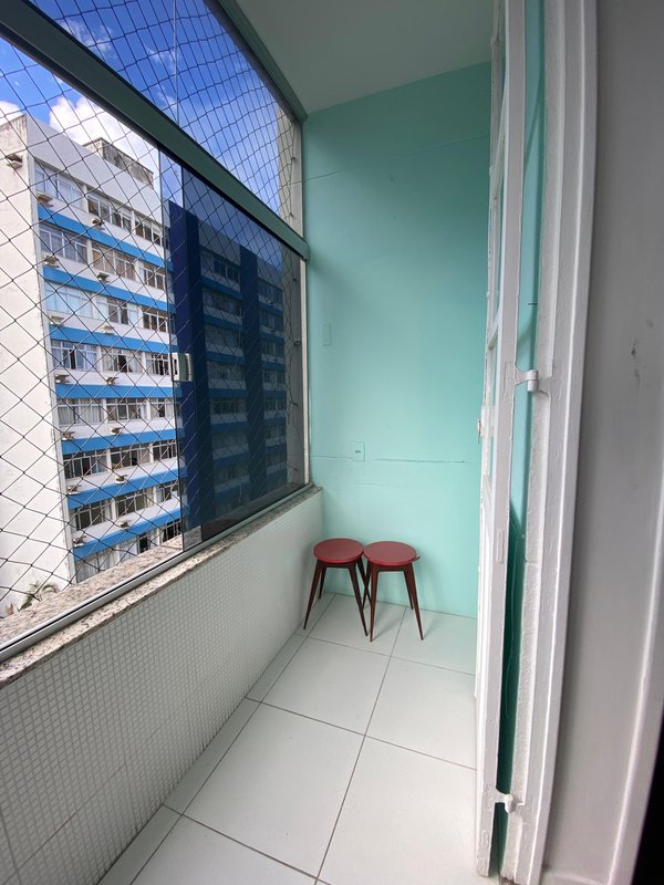 APARTAMENTO 2 QUARTOS SUÍTE VARANDA ÁREA DE SERVIÇO GARAGEM À VENDA NA BARRA! Rua Marquês de Caravelas Salvador - 