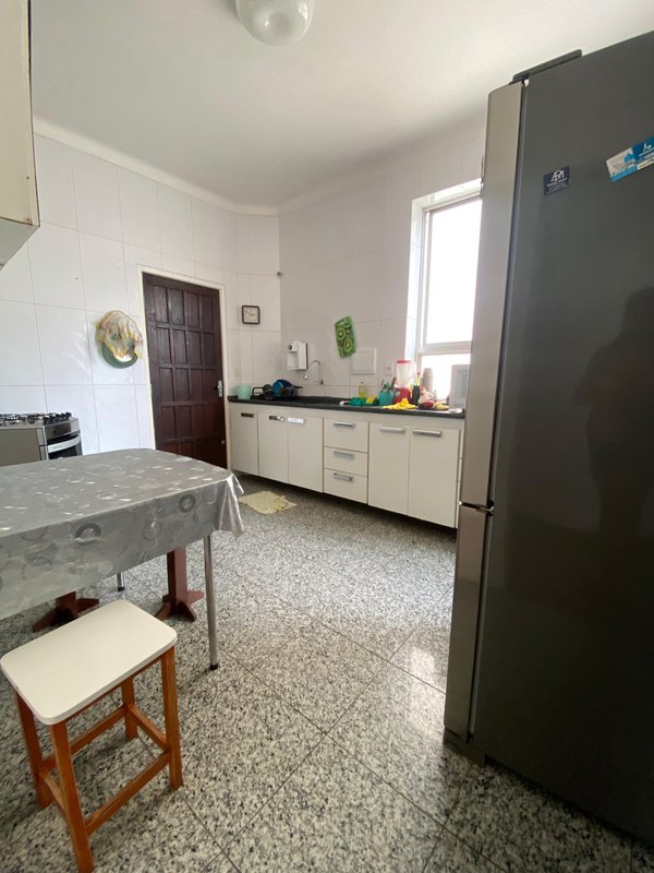 APARTAMENTO 2 QUARTOS SUÍTE VARANDA ÁREA DE SERVIÇO GARAGEM À VENDA NA BARRA! Rua Marquês de Caravelas Salvador - 