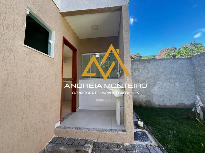 Casa com 2 Quartos, sendo 2 suítes à venda, 85 m² por R$ 385.000 - Condado de Maricá/RJ - Maricá - 