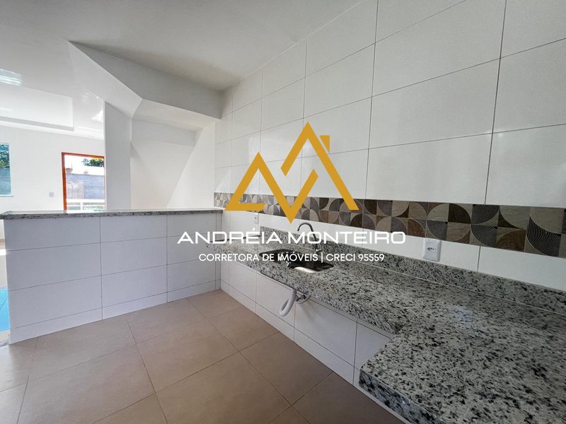 Casa com 2 Quartos, sendo 2 suítes à venda, 85 m² por R$ 385.000 - Condado de Maricá/RJ - Maricá - 