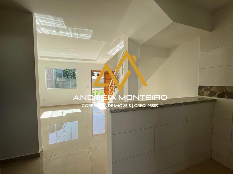 Casa com 2 Quartos, sendo 2 suítes à venda, 85 m² por R$ 385.000 - Condado de Maricá/RJ - Maricá - 