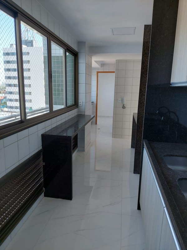 126m². 3 quartos (2 suítes). Varanda. Dependência completa. Nascente. 2 vagas de garagem Rua Capitão Rebelinho Recife - 