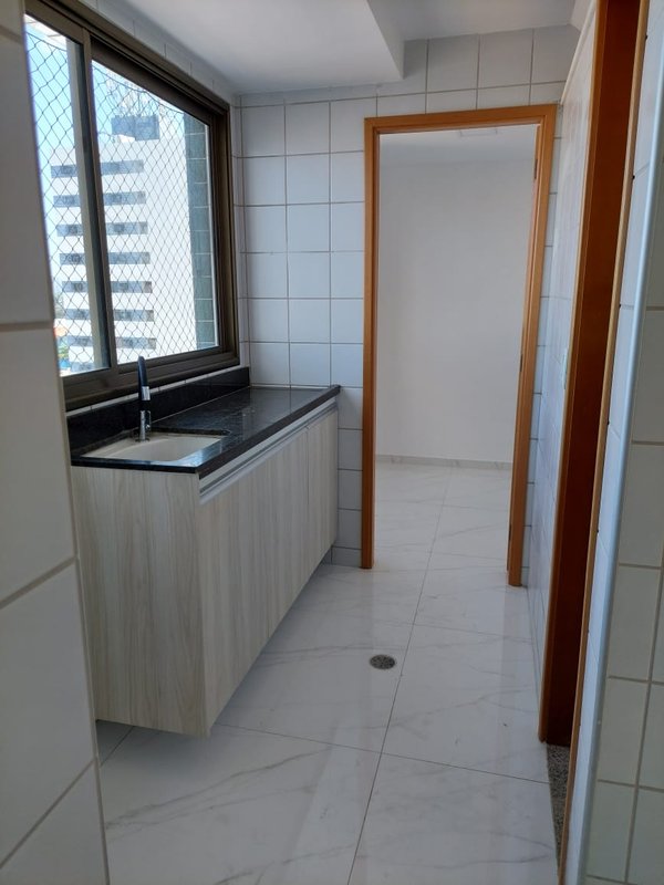 126m². 3 quartos (2 suítes). Varanda. Dependência completa. Nascente. 2 vagas de garagem Rua Capitão Rebelinho Recife - 