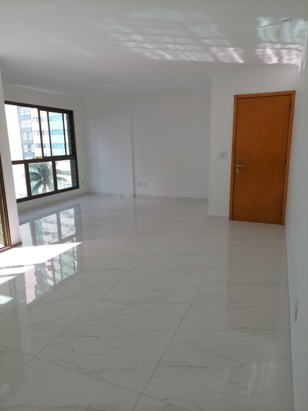 126m². 3 quartos (2 suítes). Varanda. Dependência completa. Nascente. 2 vagas de garagem Rua Capitão Rebelinho Recife - 