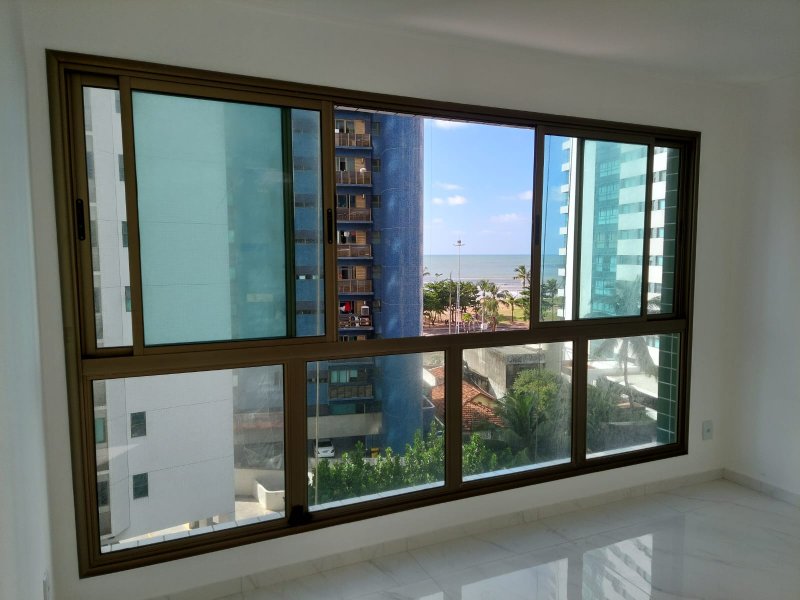 126m². 3 quartos (2 suítes). Varanda. Dependência completa. Nascente. 2 vagas de garagem Rua Capitão Rebelinho Recife - 