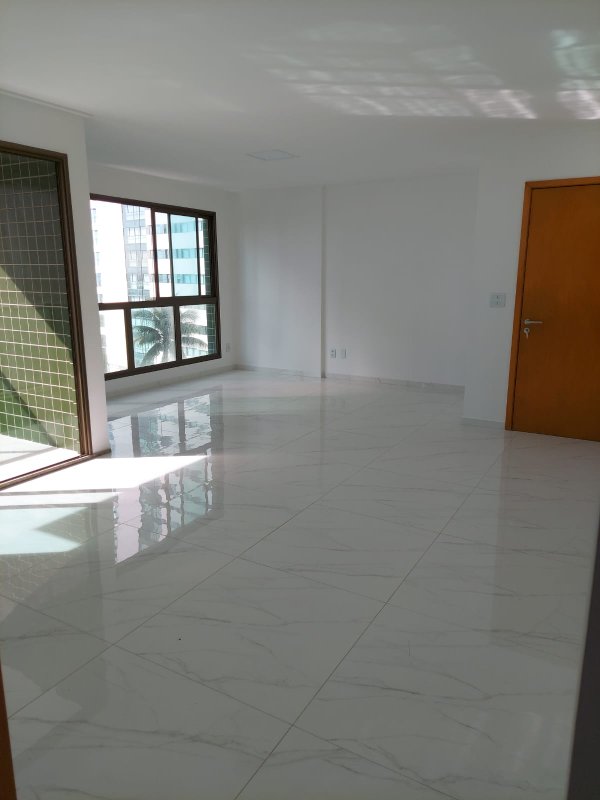126m². 3 quartos (2 suítes). Varanda. Dependência completa. Nascente. 2 vagas de garagem Rua Capitão Rebelinho Recife - 