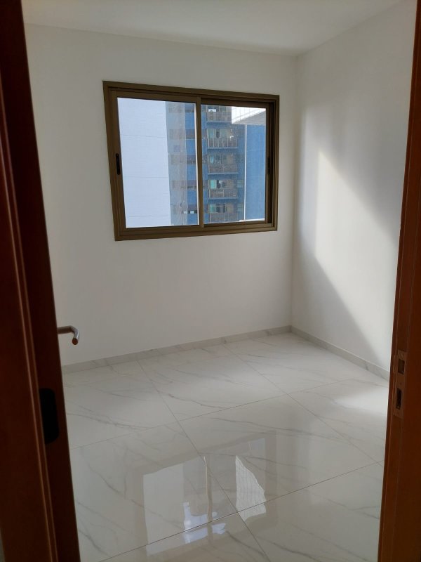 126m². 3 quartos (2 suítes). Varanda. Dependência completa. Nascente. 2 vagas de garagem Rua Capitão Rebelinho Recife - 