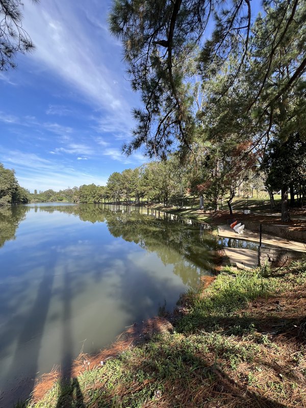 Terreno Exclusivo à Venda – Frente para o Lago | 1.000m² | Esquina | Aclive com Vista Priv Estrada Ferroviário João de Oliveira Sorocaba - Canto de pesca esportiva