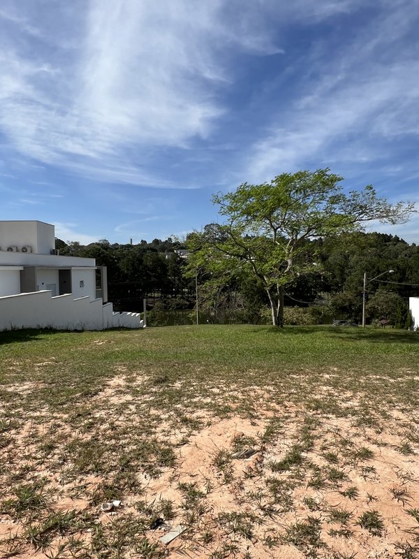 Terreno Exclusivo à Venda – Frente para o Lago | 1.000m² | Esquina | Aclive com Vista Priv Estrada Ferroviário João de Oliveira Sorocaba - Parte mais alta do terreno