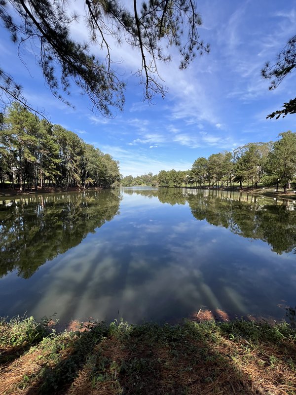 Terreno Exclusivo à Venda – Frente para o Lago | 1.000m² | Esquina | Aclive com Vista Priv Estrada Ferroviário João de Oliveira Sorocaba - Vista panorâmica do lago