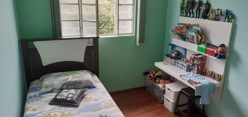 Casa independente - 03 qts. - 01 suíte - 02 vgs. paralelas e cobertas - R$ 485K Rua Sebastião Possada Bravo Belo Horizonte - 