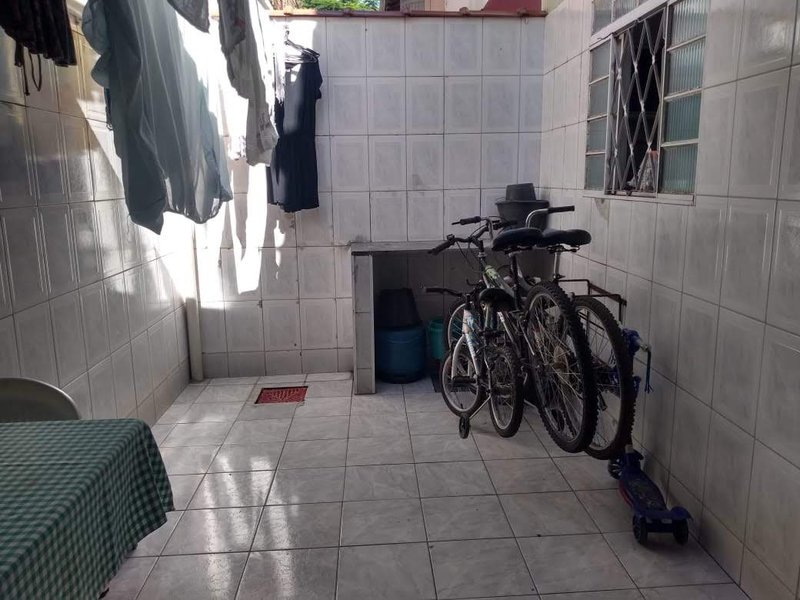 Casa independente - 03 qts. - 01 suíte - 02 vgs. paralelas e cobertas - R$ 485K Rua Sebastião Possada Bravo Belo Horizonte - 
