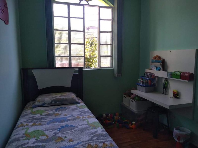 Casa independente - 03 qts. - 01 suíte - 02 vgs. paralelas e cobertas - R$ 485K Rua Sebastião Possada Bravo Belo Horizonte - 