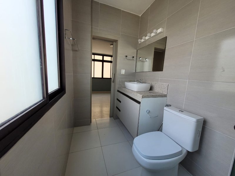 113m². 3 quartos (1 suíte). Varanda com cortina de vidro. 1 vaga de garagem. Reformado Avenida Boa Viagem Recife - 