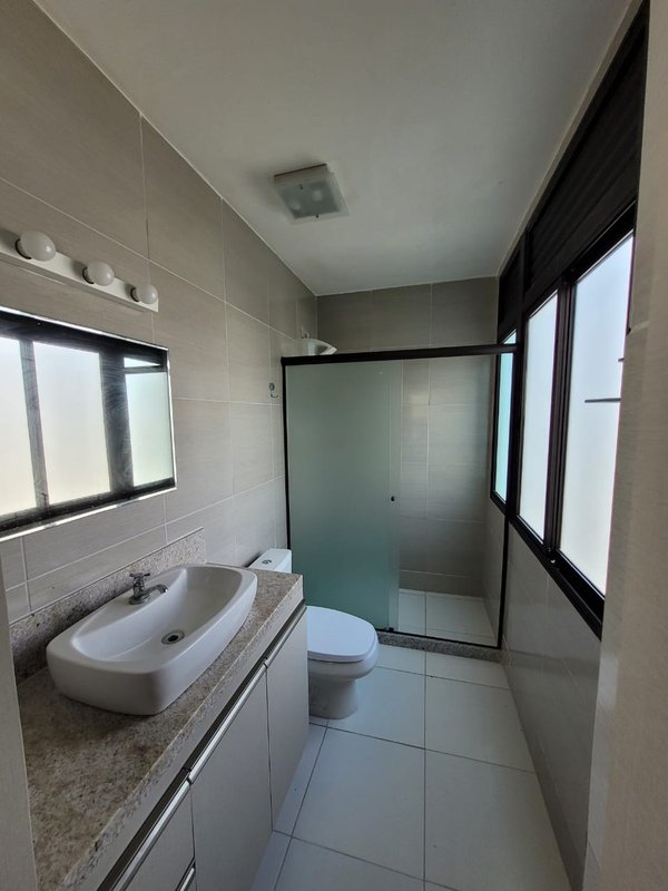 113m². 3 quartos (1 suíte). Varanda com cortina de vidro. 1 vaga de garagem. Reformado Avenida Boa Viagem Recife - 