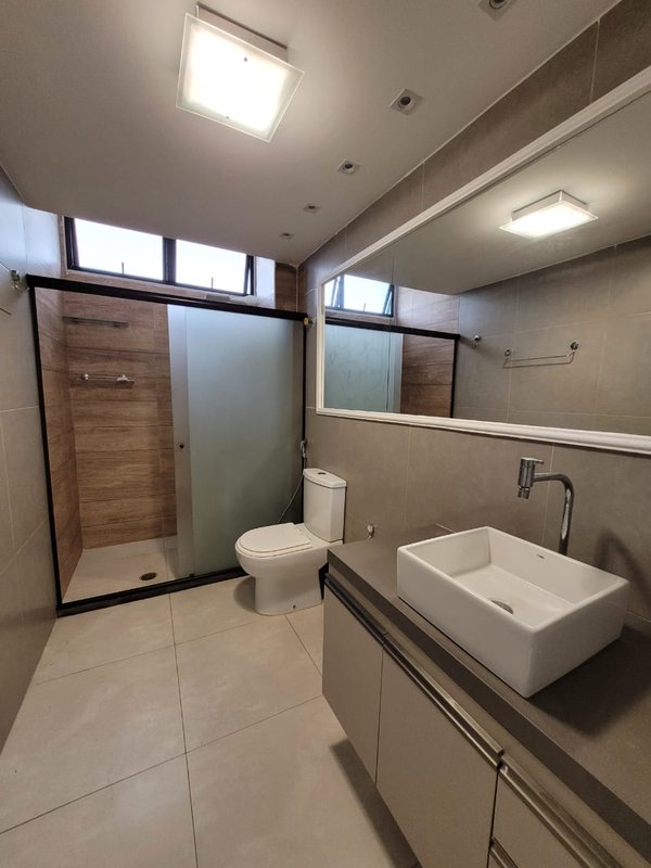 113m². 3 quartos (1 suíte). Varanda com cortina de vidro. 1 vaga de garagem. Reformado Avenida Boa Viagem Recife - 