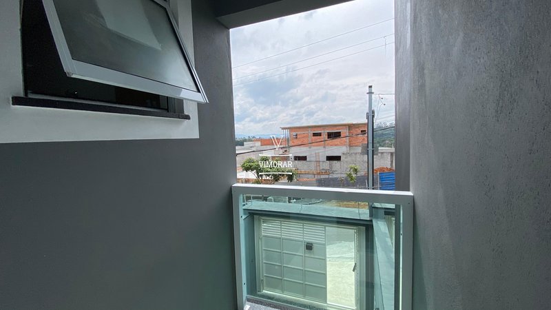 Sobrado 3 dormitórios sendo 1 suíte + 2 vagas de garagem - Itaquaquecetuba - 