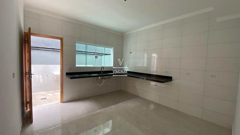 Sobrado 3 dormitórios sendo 1 suíte + 2 vagas de garagem - Itaquaquecetuba - 