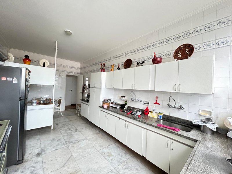 APARTAMENTO ALTO PADRÃO VISTA MAR 4 QUARTOS 2 SUÍTES VARANDAS CLOSET À VENDA NA VITÓRIA! Avenida Sete de Setembro Salvador - 