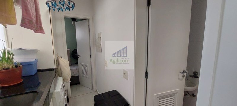 APARTAMENTO À VENDA EM CAMPO BELO COM 3 DORMITÓRIOS SENDO 1 SUÍTE E 2 VAGAS Rua Estevão Baião São Paulo - 