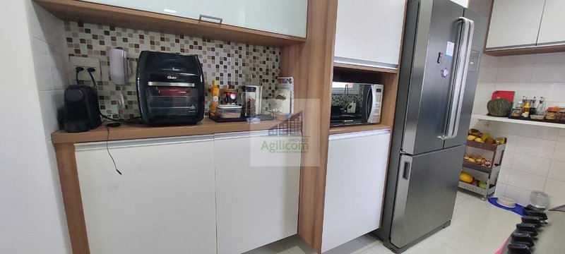 APARTAMENTO À VENDA EM CAMPO BELO COM 3 DORMITÓRIOS SENDO 1 SUÍTE E 2 VAGAS Rua Estevão Baião São Paulo - 