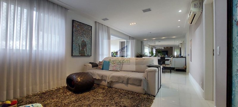 APARTAMENTO À VENDA EM CAMPO BELO COM 3 DORMITÓRIOS SENDO 1 SUÍTE E 2 VAGAS Rua Estevão Baião São Paulo - 