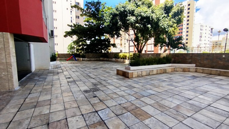 APARTAMENTO 3 QUARTOS SUÍTE VARANDA ÁREA DE SERVIÇO DEPENDÊNCIA GARAGEM À VENDA NA PITUBA! Rua Messe de Amor Salvador - 
