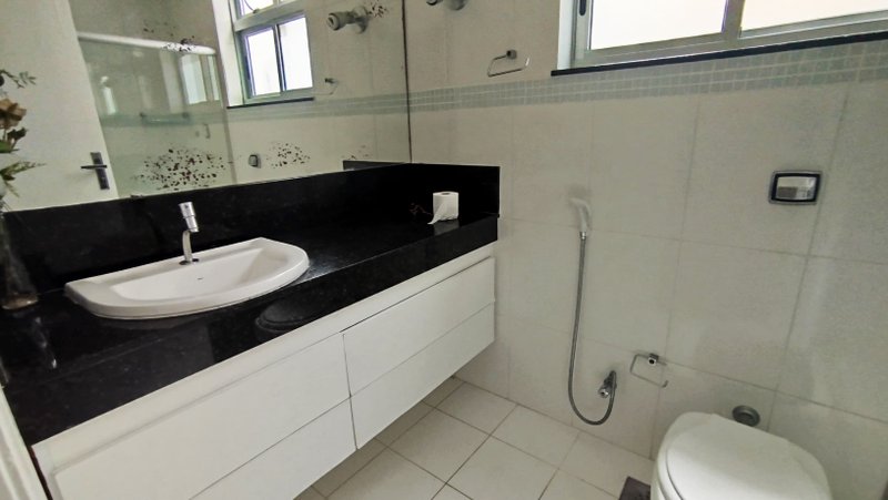 APARTAMENTO 3 QUARTOS SUÍTE VARANDA ÁREA DE SERVIÇO DEPENDÊNCIA GARAGEM À VENDA NA PITUBA! Rua Messe de Amor Salvador - 