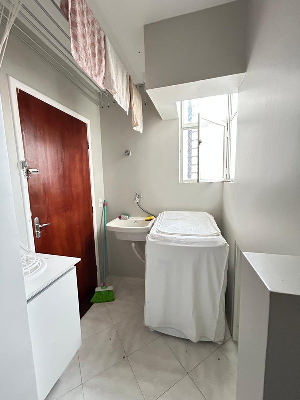APARTAMENTO 3 QUARTOS 2 SUÍTES REFORMADO ELEVADOR GARAGEM À VENDA EM ONDINA! Rua Demétrio Tourinho Salvador - 