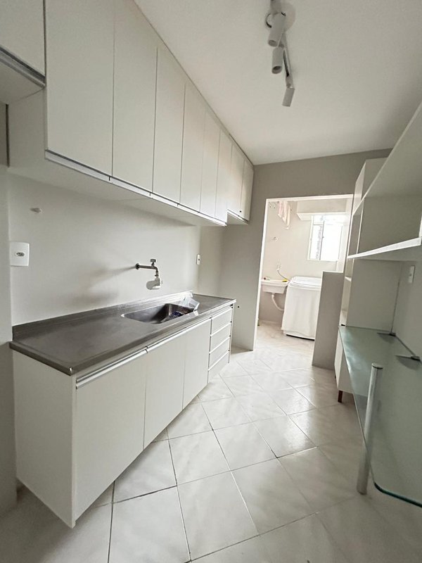 APARTAMENTO 3 QUARTOS 2 SUÍTES REFORMADO ELEVADOR GARAGEM À VENDA EM ONDINA! Rua Demétrio Tourinho Salvador - 