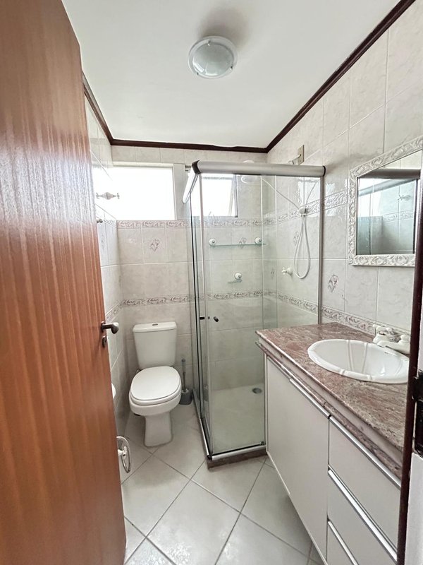 APARTAMENTO 3 QUARTOS 2 SUÍTES REFORMADO ELEVADOR GARAGEM À VENDA EM ONDINA! Rua Demétrio Tourinho Salvador - 