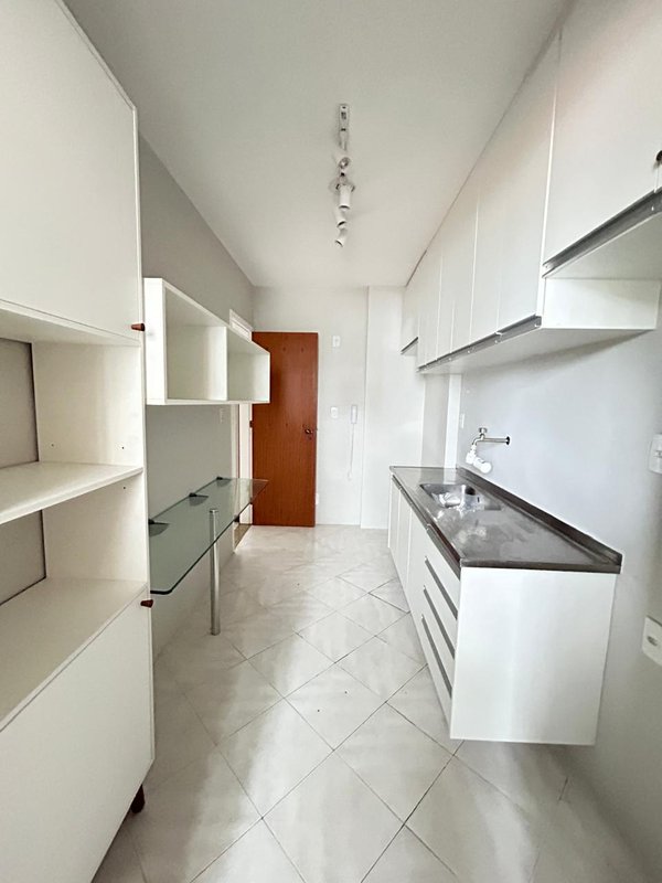 APARTAMENTO 3 QUARTOS 2 SUÍTES REFORMADO ELEVADOR GARAGEM À VENDA EM ONDINA! Rua Demétrio Tourinho Salvador - 