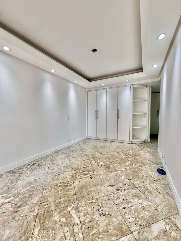 Apartamento à venda na orla da praia da Barra - Rio de Janeiro - 