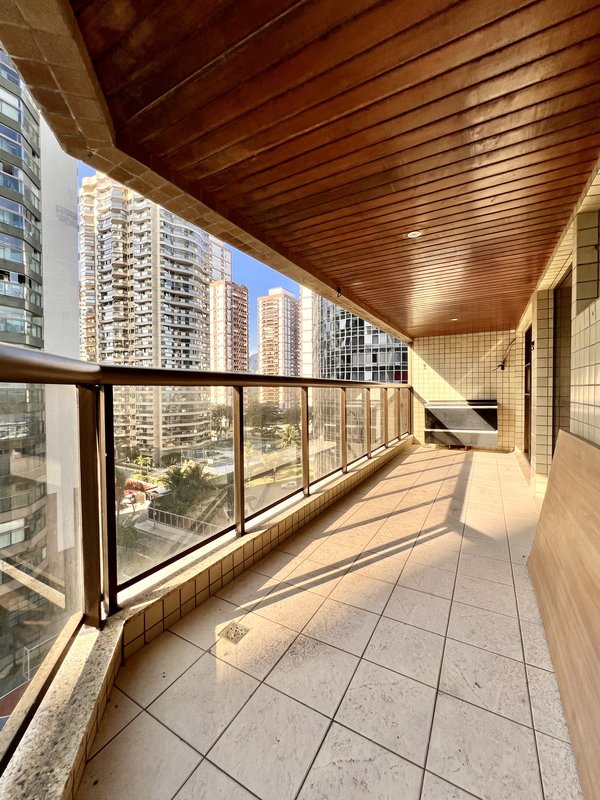 Apartamento à venda na orla da praia da Barra - Rio de Janeiro - 