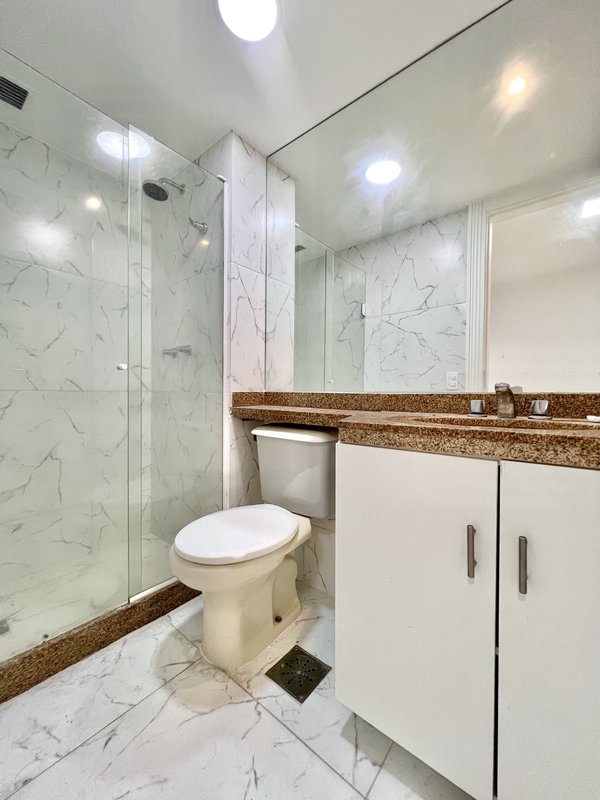 Apartamento à venda na orla da praia da Barra - Rio de Janeiro - 