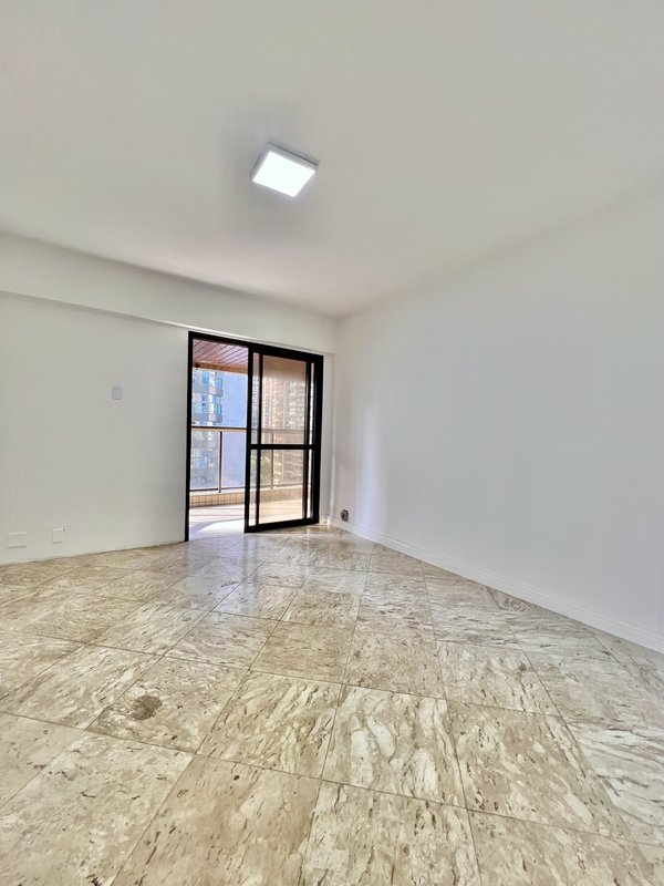 Apartamento à venda na orla da praia da Barra - Rio de Janeiro - 