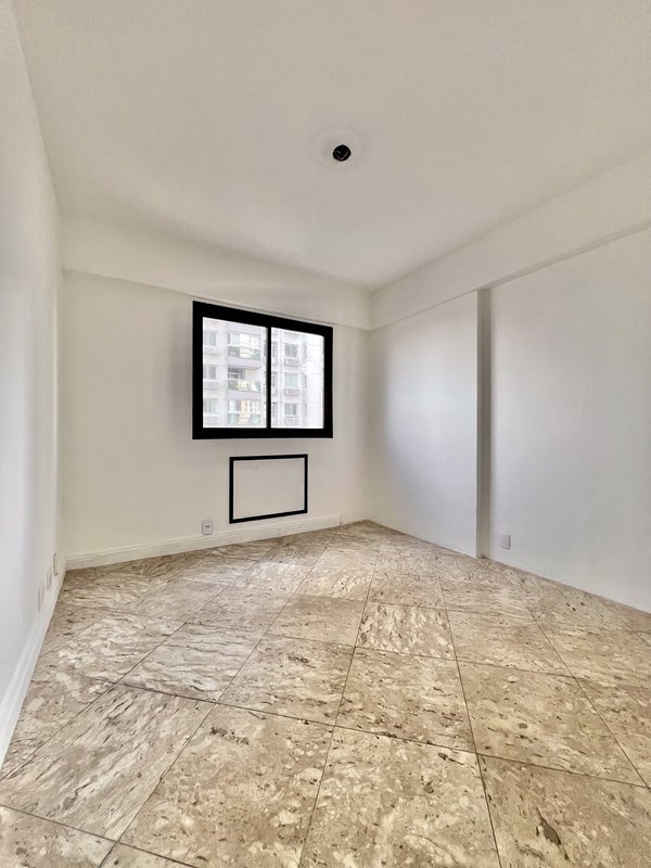 Apartamento à venda na orla da praia da Barra - Rio de Janeiro - 