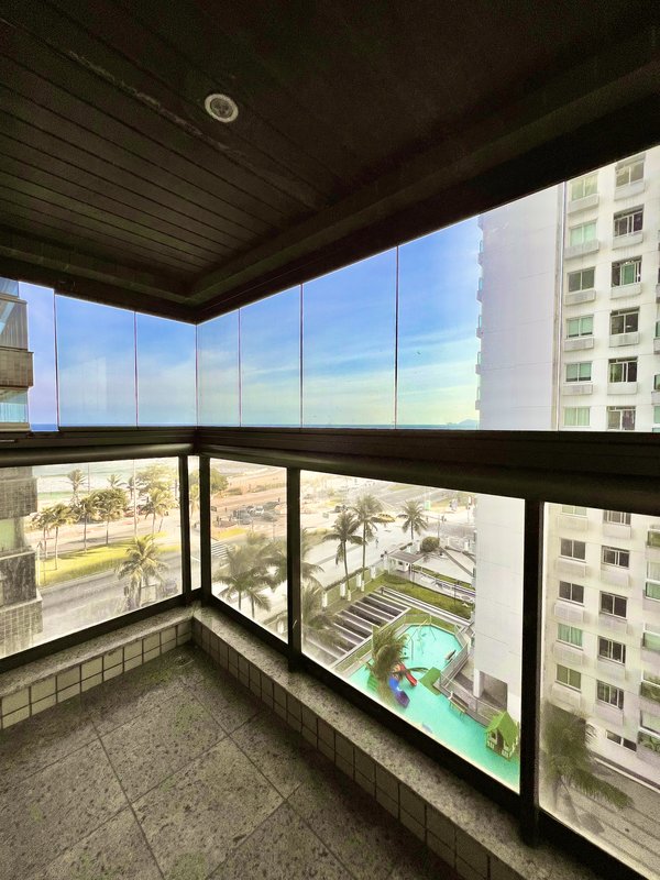 Apartamento à venda na orla da praia da Barra - Rio de Janeiro - 