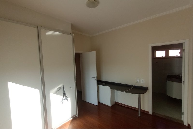 Casa À VENDA, 305m, 3 Suítes, R$ 1.390.000 - Granja Olga II - Sorocaba SP Rua Maria Moron Morad Sorocaba - 