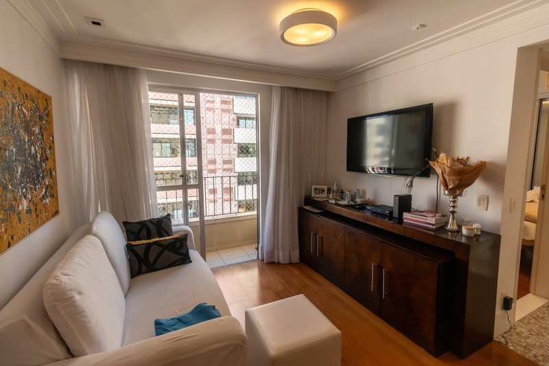 VENDE-SE APT COMPACTO REFORMADO NO CORAÇÃO DO ITAIM BIBI – 41M2 COM 1 VAGA Rua Professor Tamandaré Toledo São Paulo - 