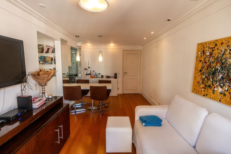 VENDE-SE APT COMPACTO REFORMADO NO CORAÇÃO DO ITAIM BIBI – 41M2 COM 1 VAGA Rua Professor Tamandaré Toledo São Paulo - 