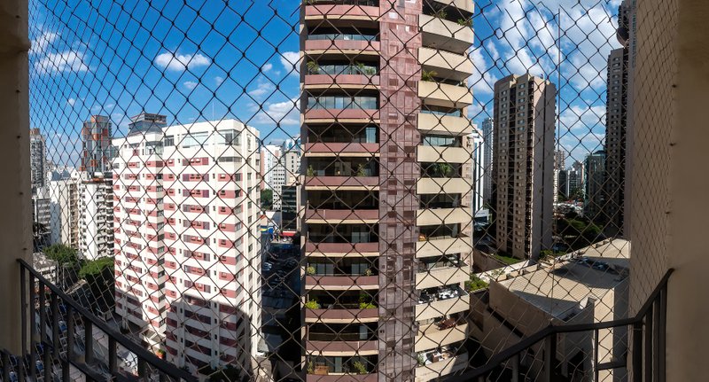 VENDE-SE APT COMPACTO REFORMADO NO CORAÇÃO DO ITAIM BIBI – 41M2 COM 1 VAGA Rua Professor Tamandaré Toledo São Paulo - 