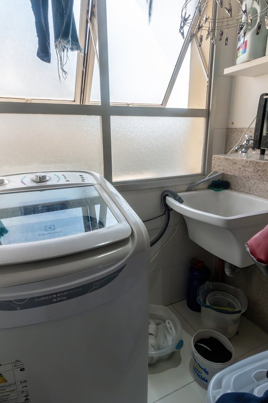 VENDE-SE APT COMPACTO REFORMADO NO CORAÇÃO DO ITAIM BIBI – 41M2 COM 1 VAGA Rua Professor Tamandaré Toledo São Paulo - 