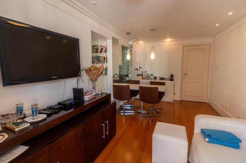 VENDE-SE APT COMPACTO REFORMADO NO CORAÇÃO DO ITAIM BIBI – 41M2 COM 1 VAGA Rua Professor Tamandaré Toledo São Paulo - 