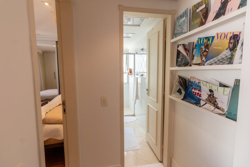 VENDE-SE APT COMPACTO REFORMADO NO CORAÇÃO DO ITAIM BIBI – 41M2 COM 1 VAGA Rua Professor Tamandaré Toledo São Paulo - 