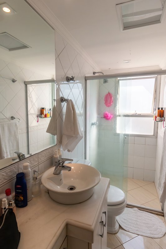 VENDE-SE APT COMPACTO REFORMADO NO CORAÇÃO DO ITAIM BIBI – 41M2 COM 1 VAGA Rua Professor Tamandaré Toledo São Paulo - 