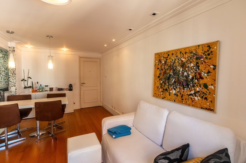 VENDE-SE APT COMPACTO REFORMADO NO CORAÇÃO DO ITAIM BIBI – 41M2 COM 1 VAGA Rua Professor Tamandaré Toledo São Paulo - 